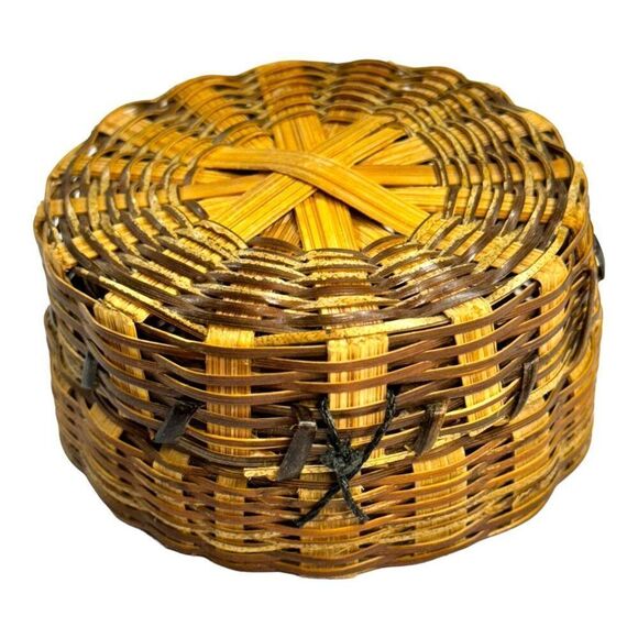 Handwoven Round Pine Straw & Rattan Trinket Box Sewing Jewelry With Lid 3" Mini - Picture 2 of 7